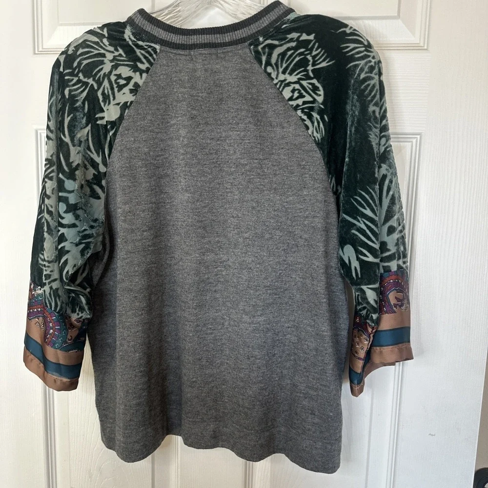Anthropologie Tiny Gray and Green Women's‎ Top Size Medium - Picture 5 of 6